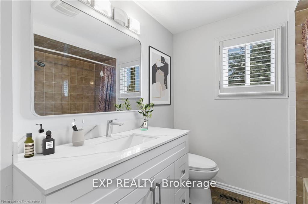 Photo 20 of 19 Driftwood Place, Hamilton, Stoney Creek Mountain — HOMEH