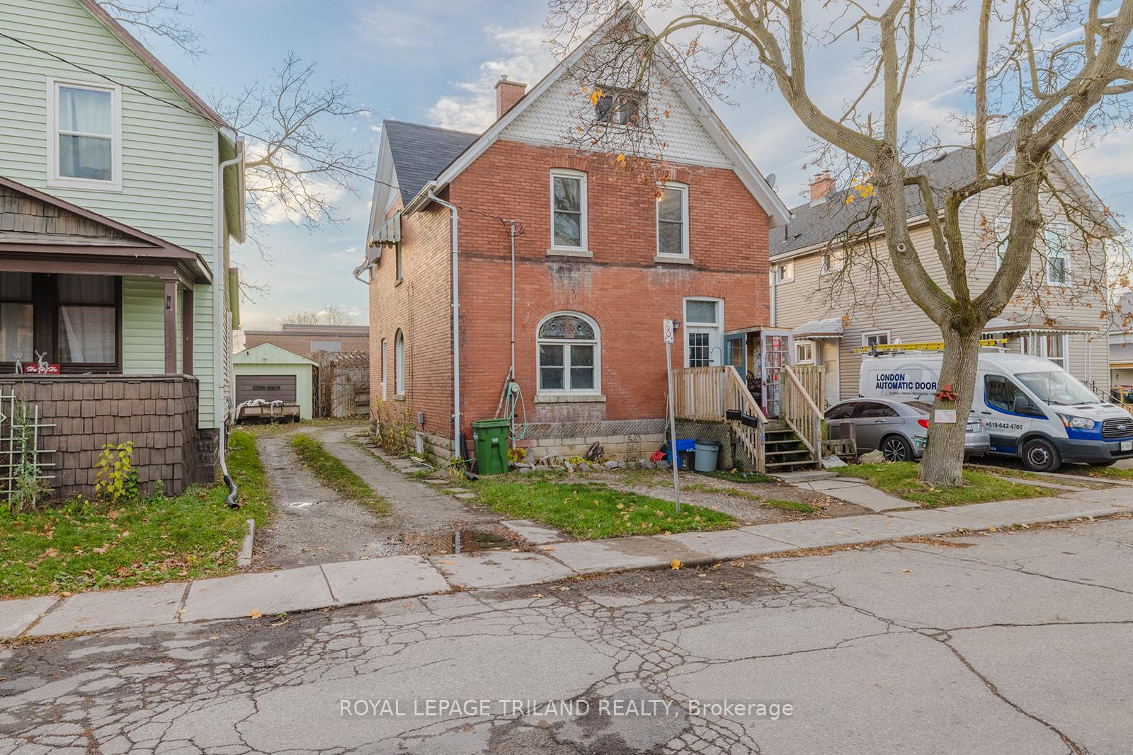 Photo 2 of 32 Mary Street W, St. Thomas — HOMEH