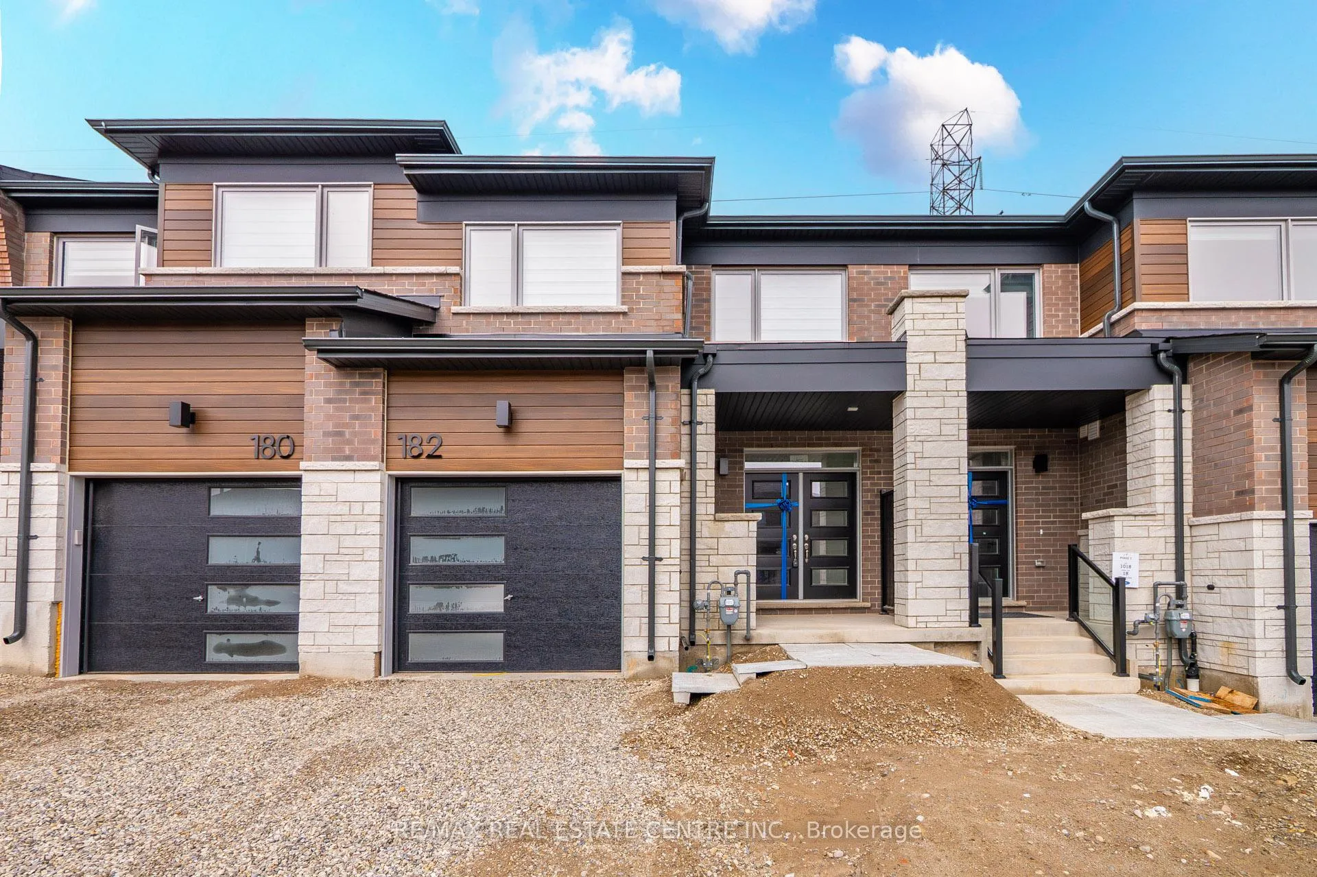 Photo 2 of 182 Stamson Street, Kitchener — HOMEH