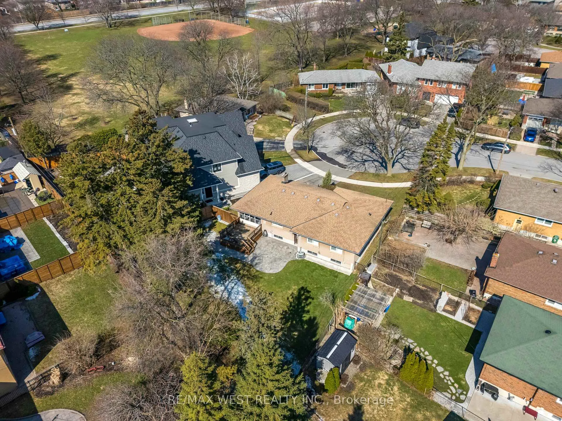 Photo 3 of 6 Prentice Court, Etobicoke, Willowridge-Martingrove-Richview — HOMEH