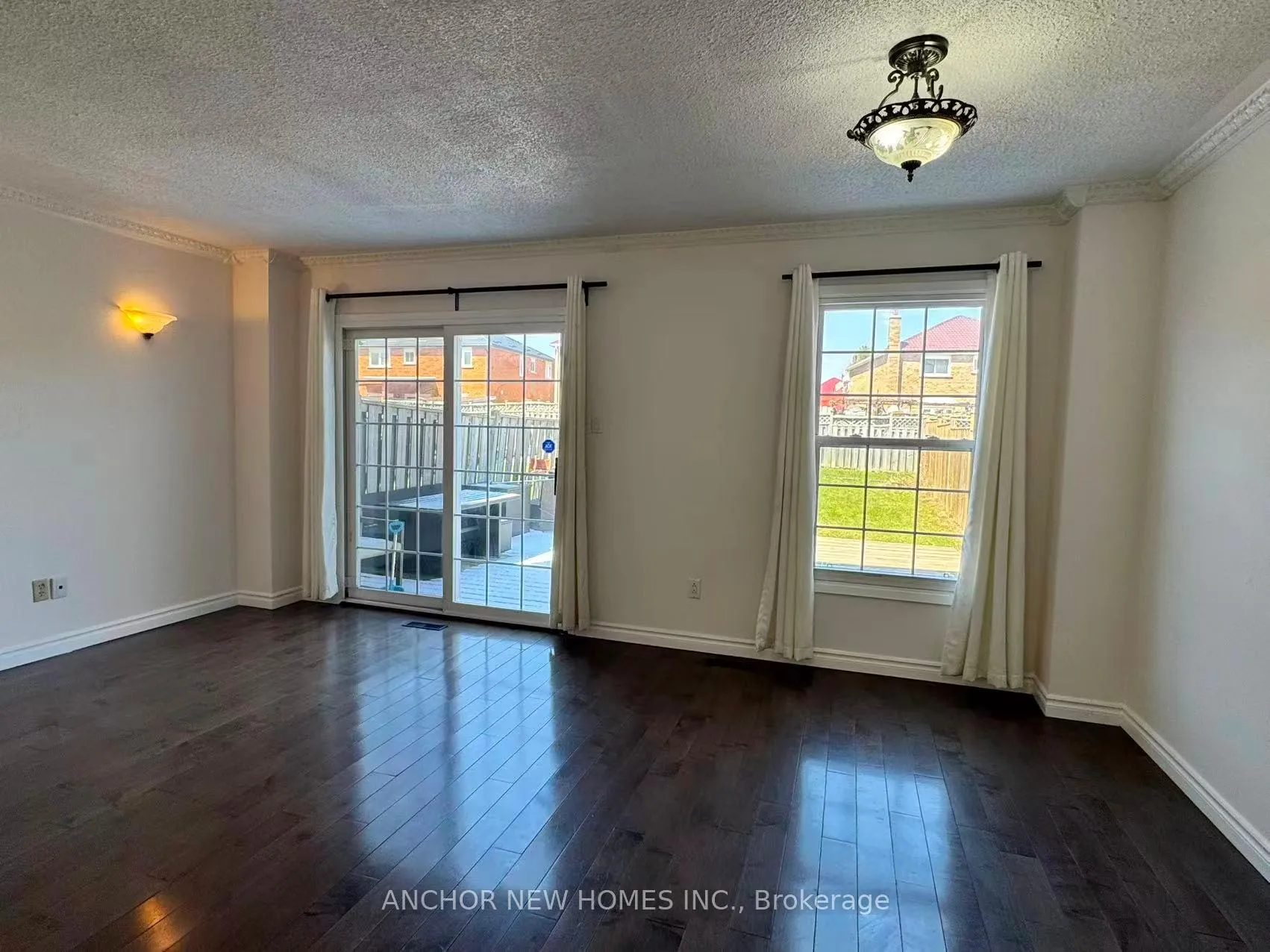 Photo 5 of 82 Sorrell Crescent, Markham, Milliken Mills East — HOMEH