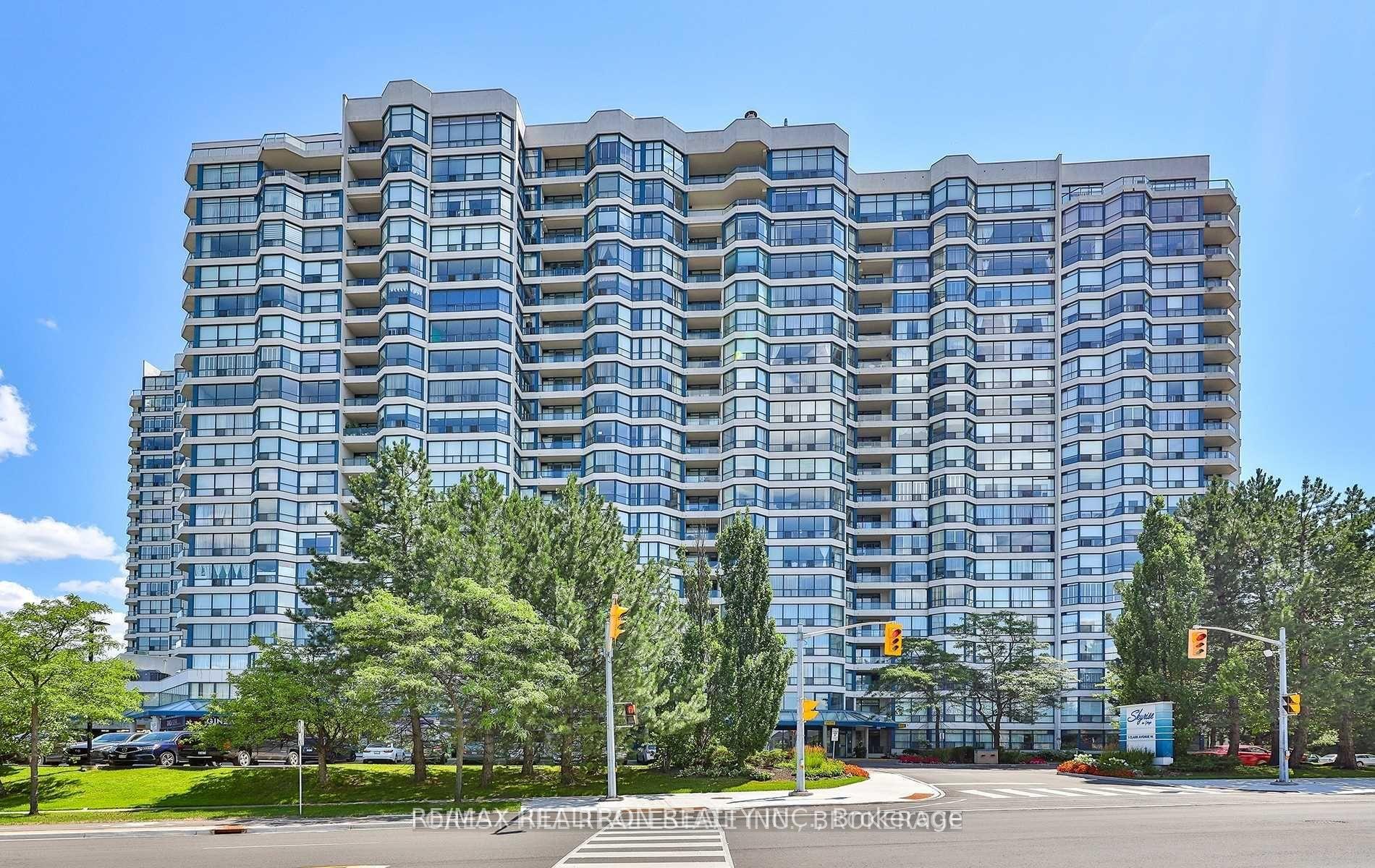 Front of Unit 1004, 1 Clark Avenue W