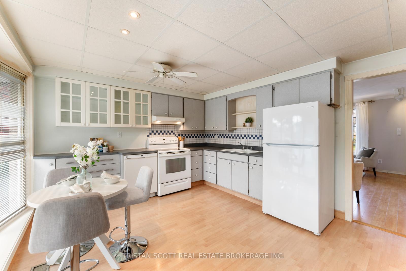 Photo 6 of 79 Glen Castle Drive, Hamilton, Red Hill — HOMEH
