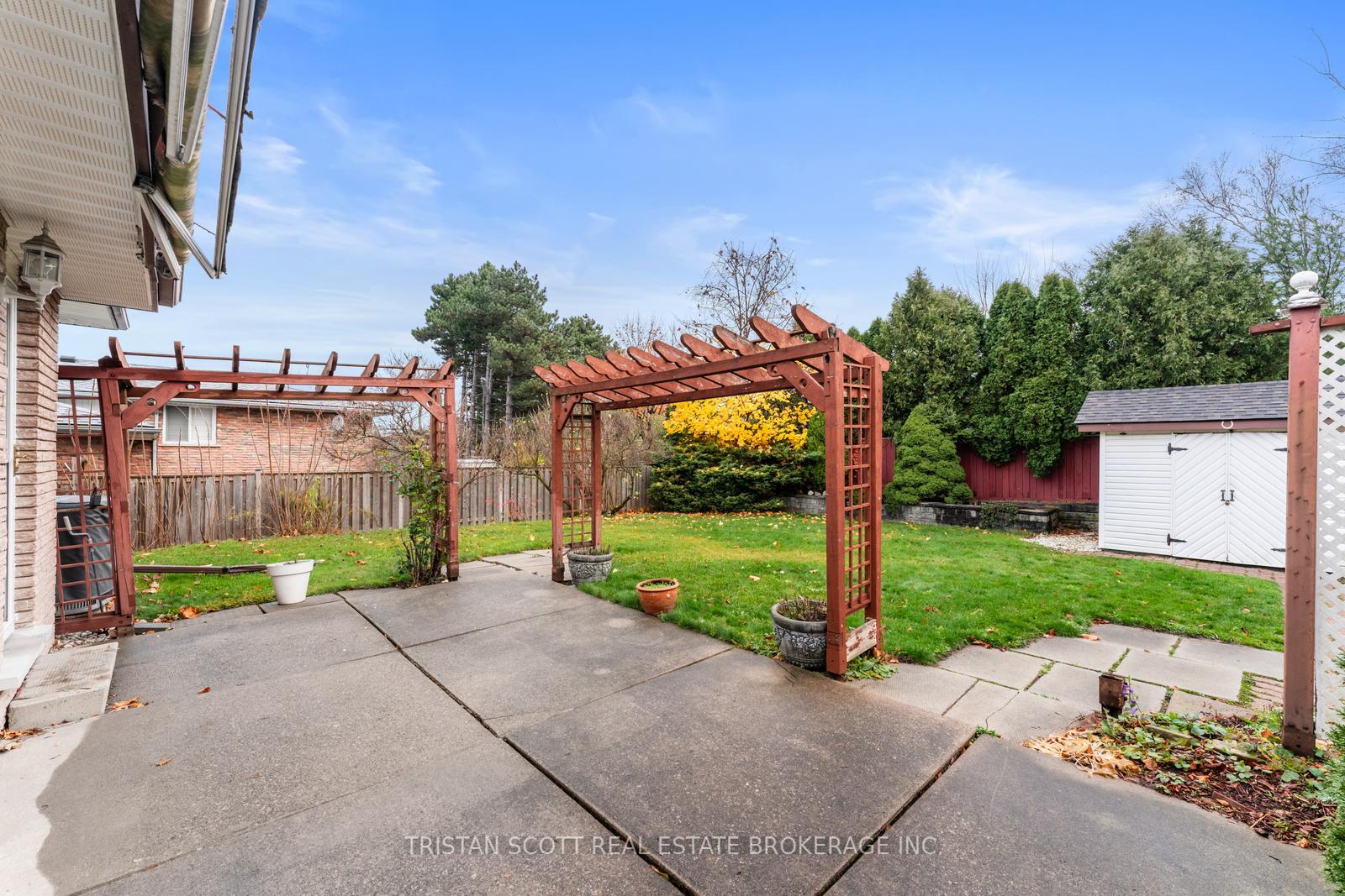 Photo 24 of 79 Glen Castle Drive, Hamilton, Red Hill — HOMEH