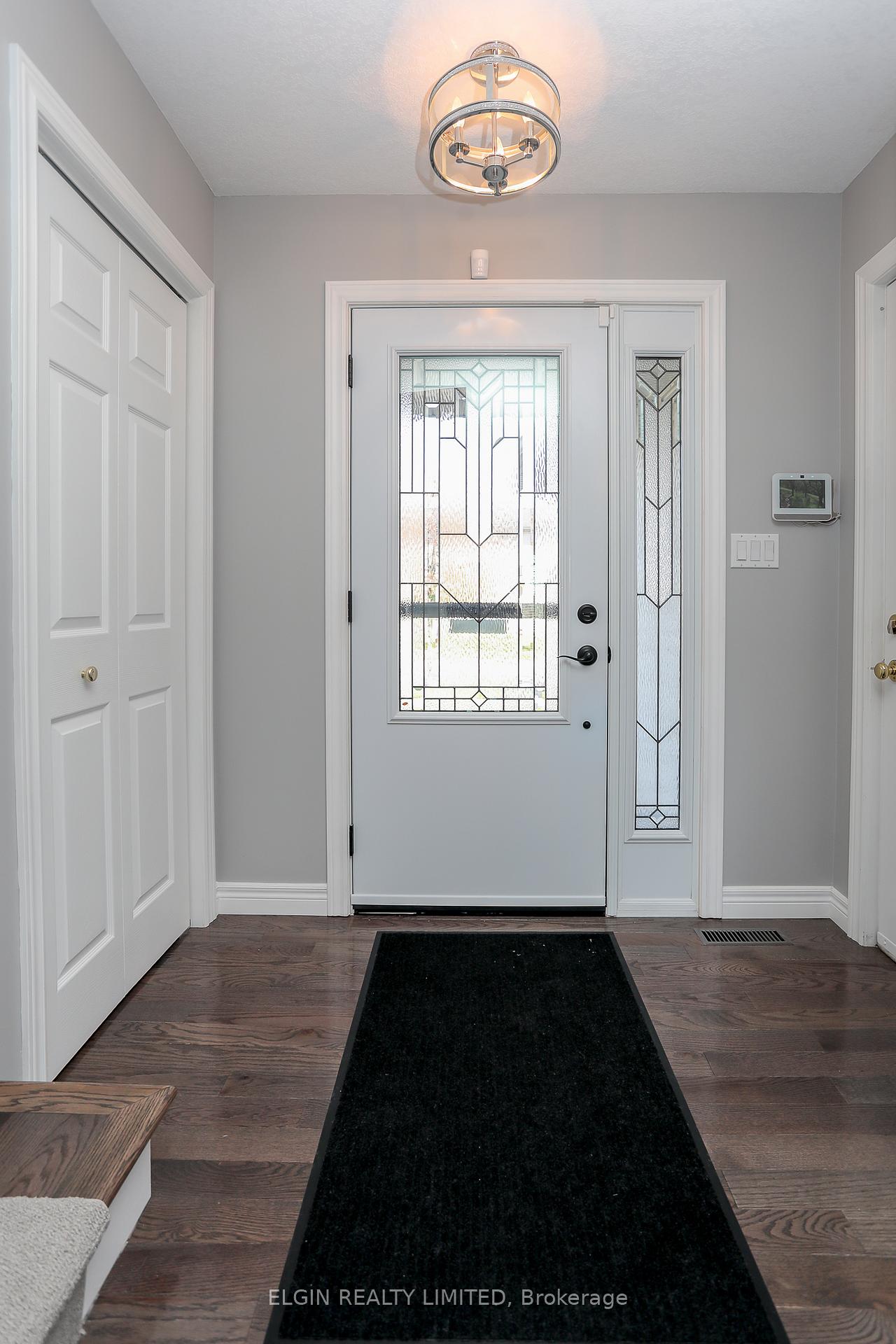 Photo 5 of 22 Cook Crescent, St. Thomas — HOMEH