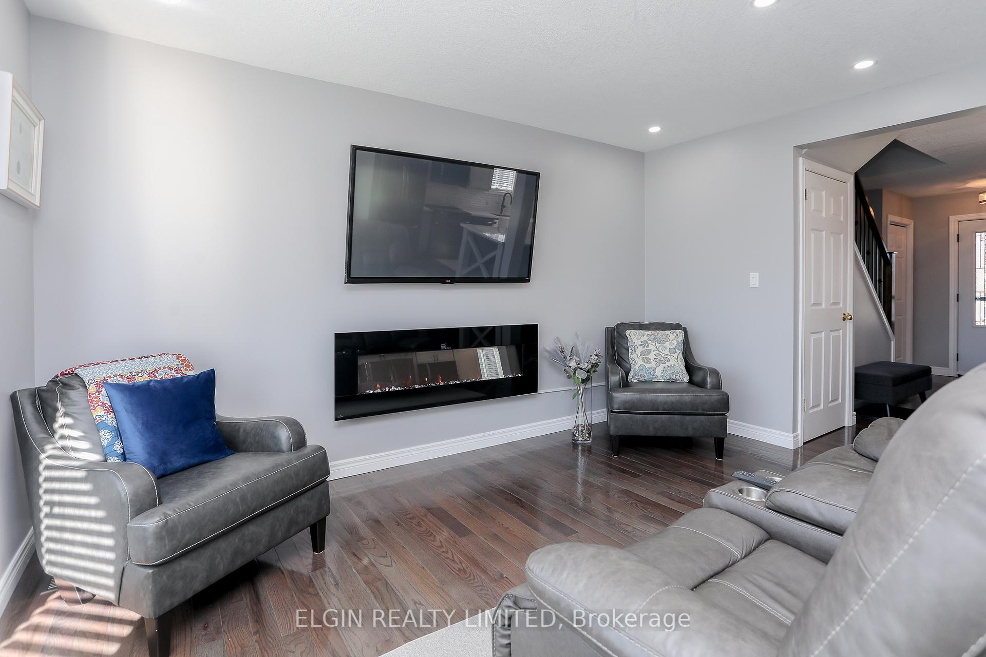 Photo 9 of 22 Cook Crescent, St. Thomas — HOMEH