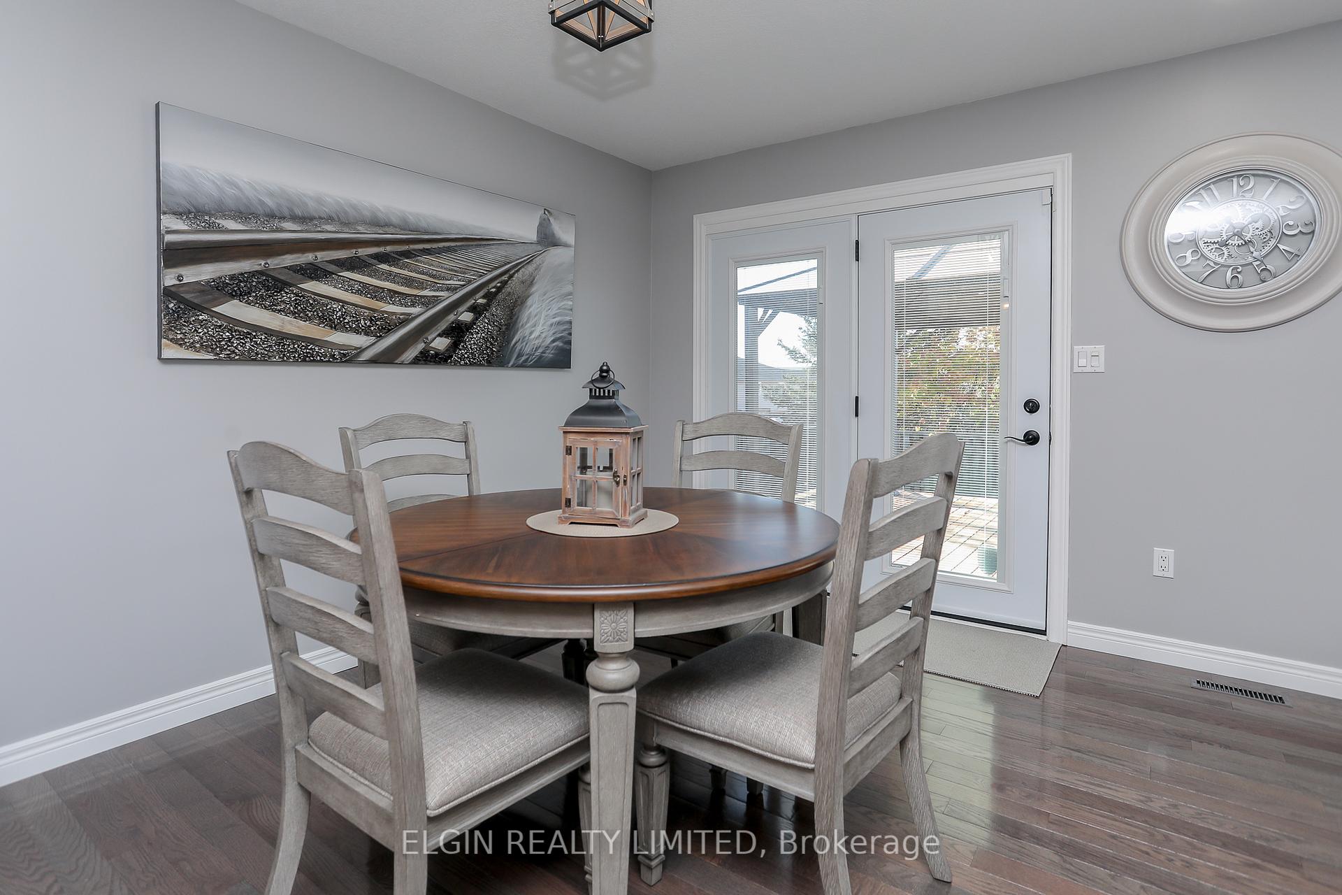 Photo 10 of 22 Cook Crescent, St. Thomas — HOMEH