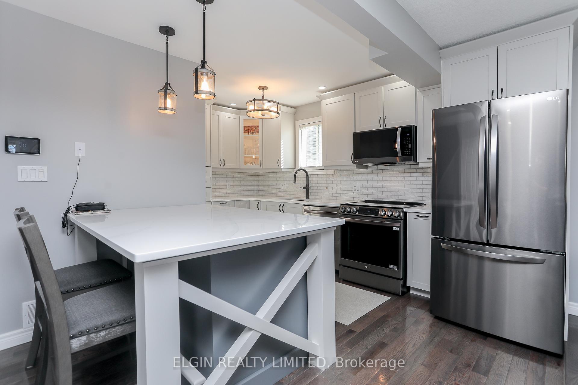 Photo 12 of 22 Cook Crescent, St. Thomas — HOMEH