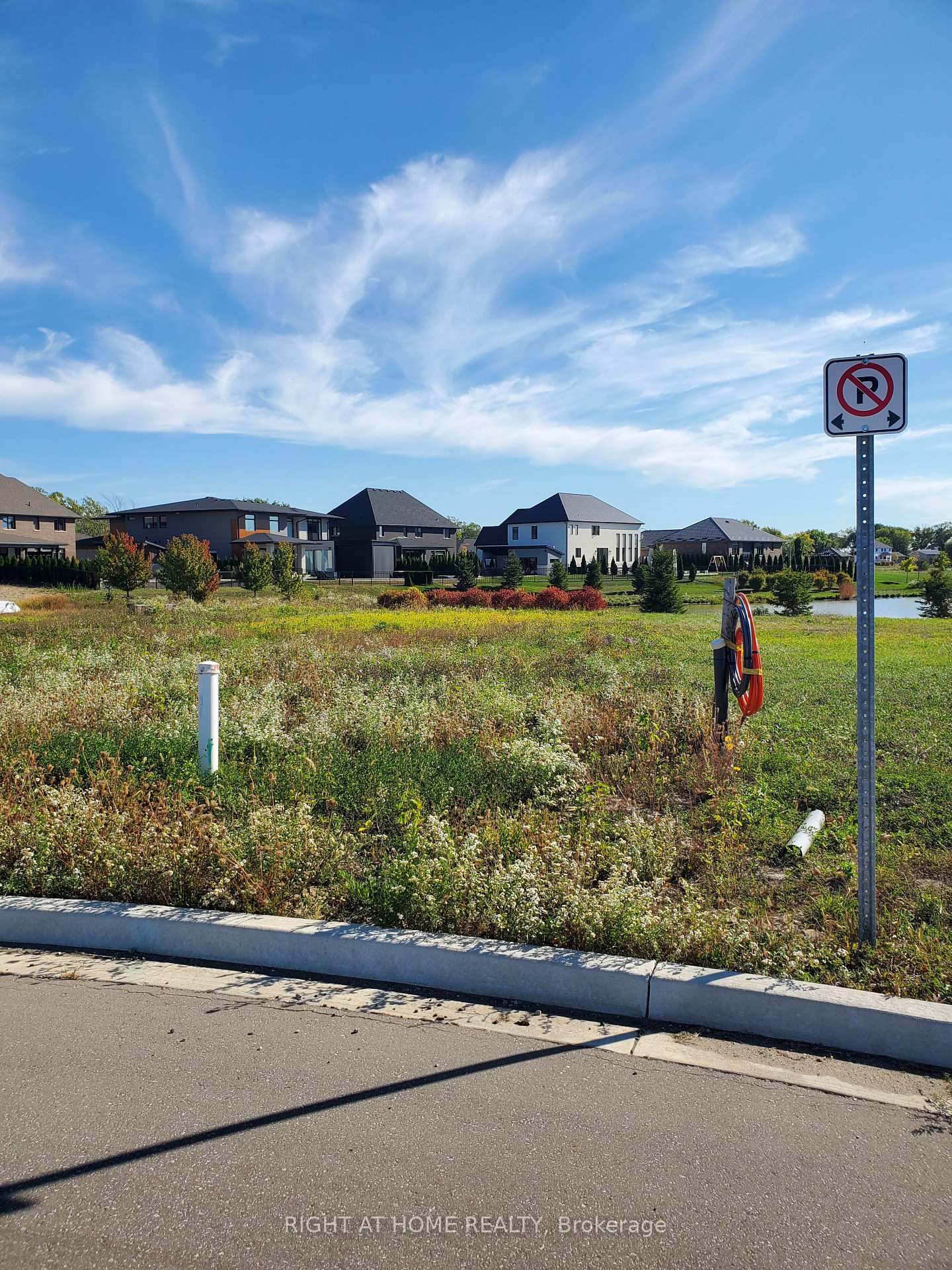 Photo 1 of 4 Desert Springs Crescent, Leamington — HOMEH