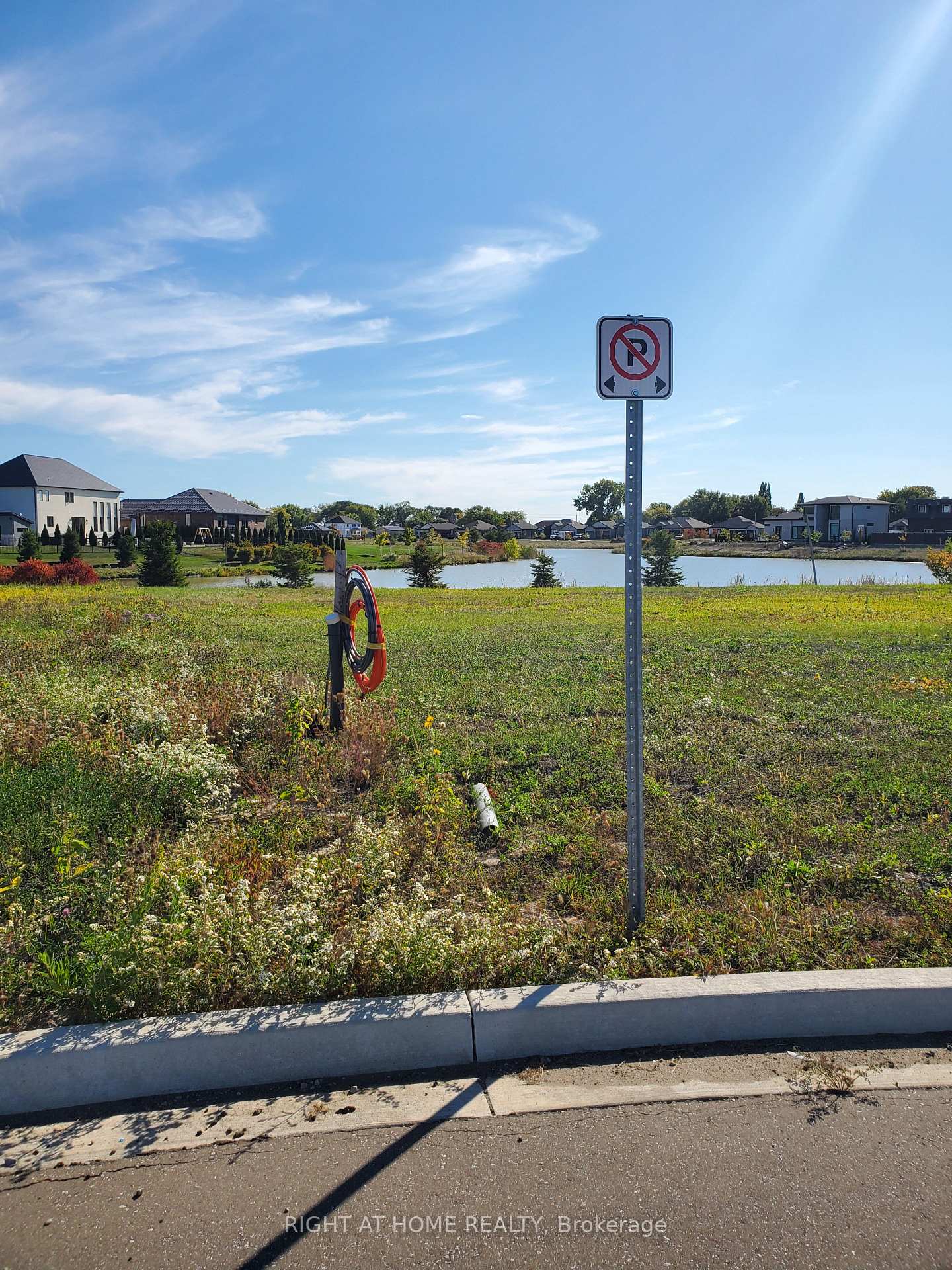Photo 7 of 4 Desert Springs Crescent, Leamington — HOMEH