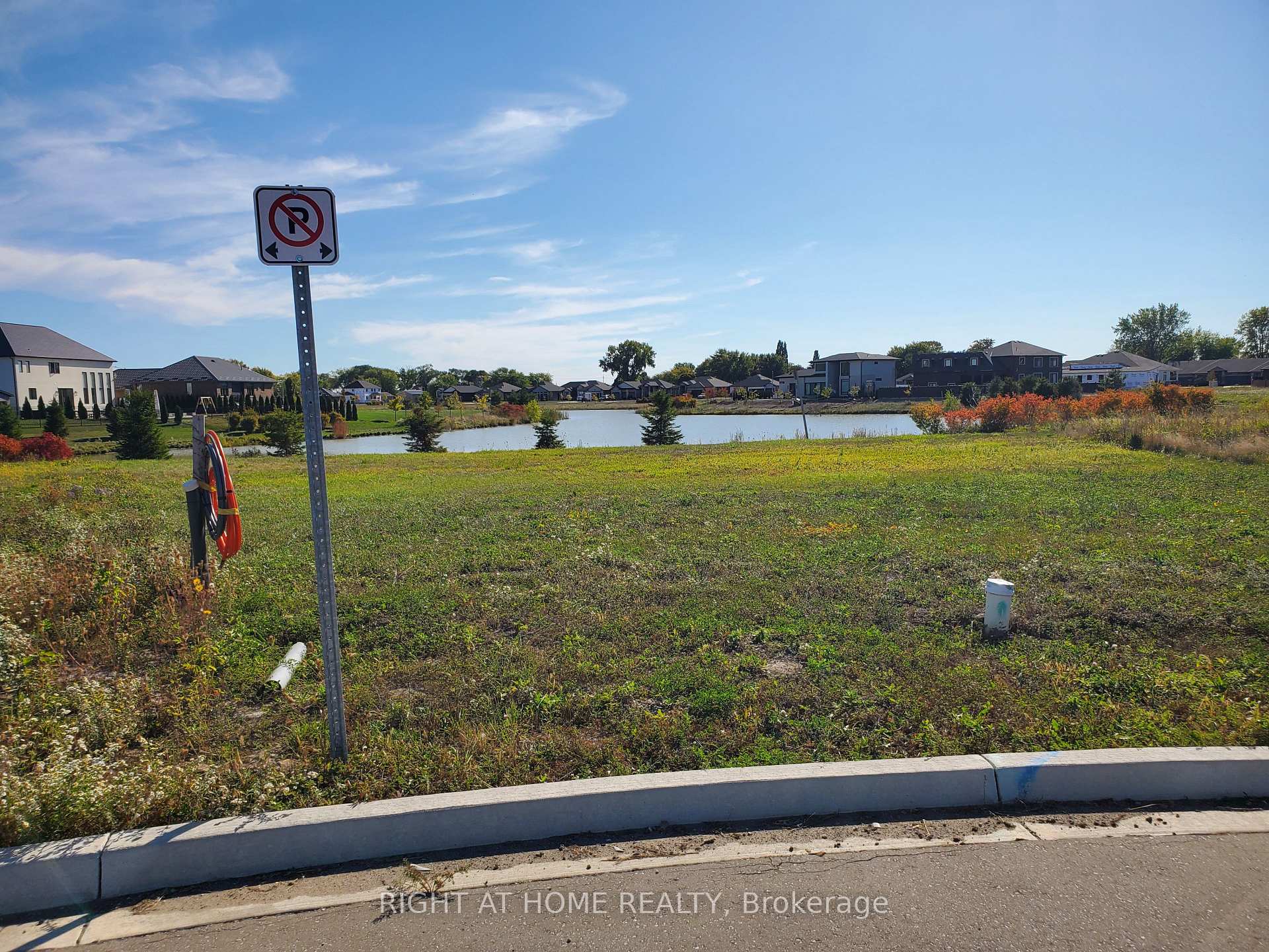 Photo 9 of 4 Desert Springs Crescent, Leamington — HOMEH