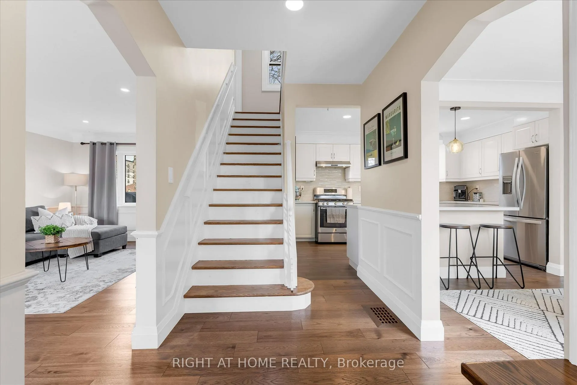 Photo 4 of 74 Glenview Drive, Hamilton, Stoney Creek — HOMEH