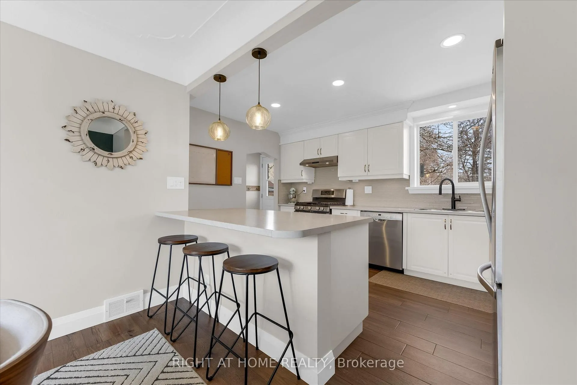 Photo 14 of 74 Glenview Drive, Hamilton, Stoney Creek — HOMEH