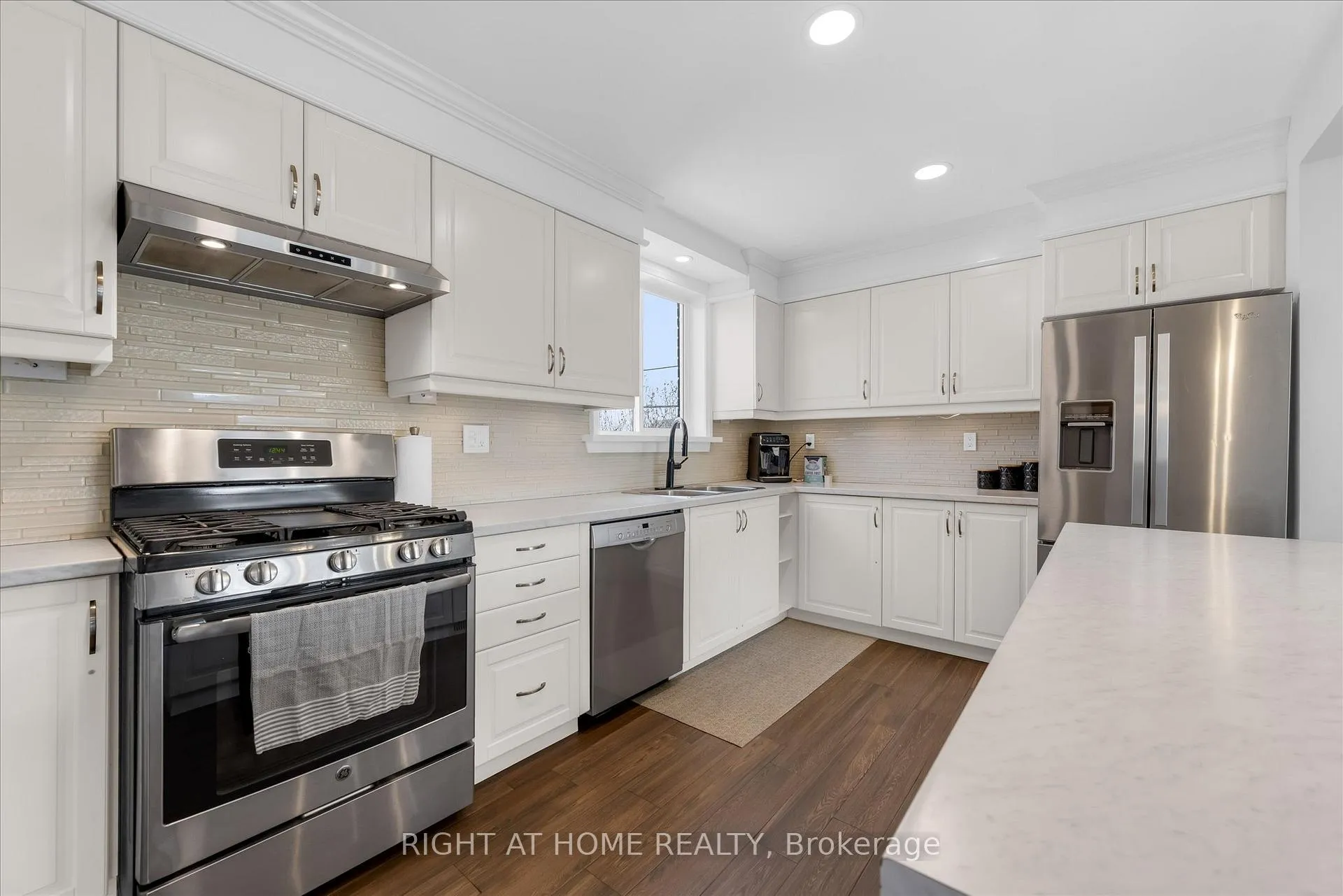 Photo 18 of 74 Glenview Drive, Hamilton, Stoney Creek — HOMEH