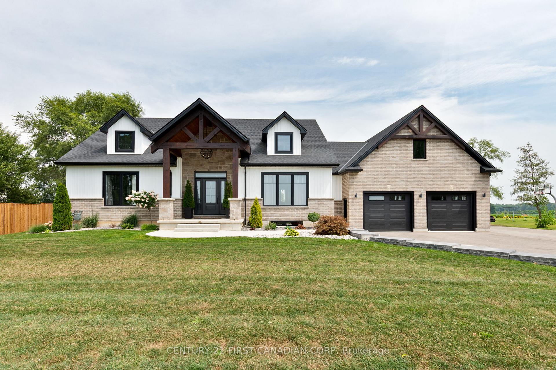 Photo 5 of 8848 Walker Road, Malahide, Rural Malahide — HOMEH