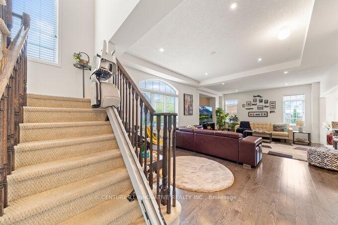 Photo 5 of 2 Raithby Crescent, Ajax, Central East — HOMEH