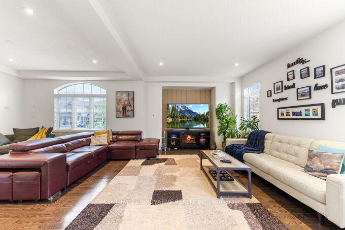Photo 10 of 2 Raithby Crescent, Ajax, Central East — HOMEH
