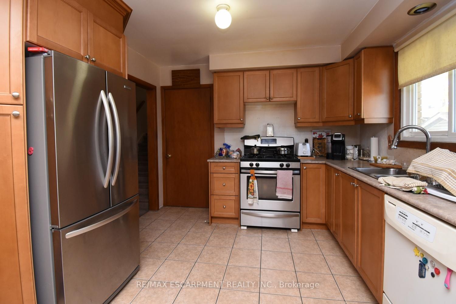 Photo 8 of 152 West 4th Street, Hamilton, Bonnington — HOMEH