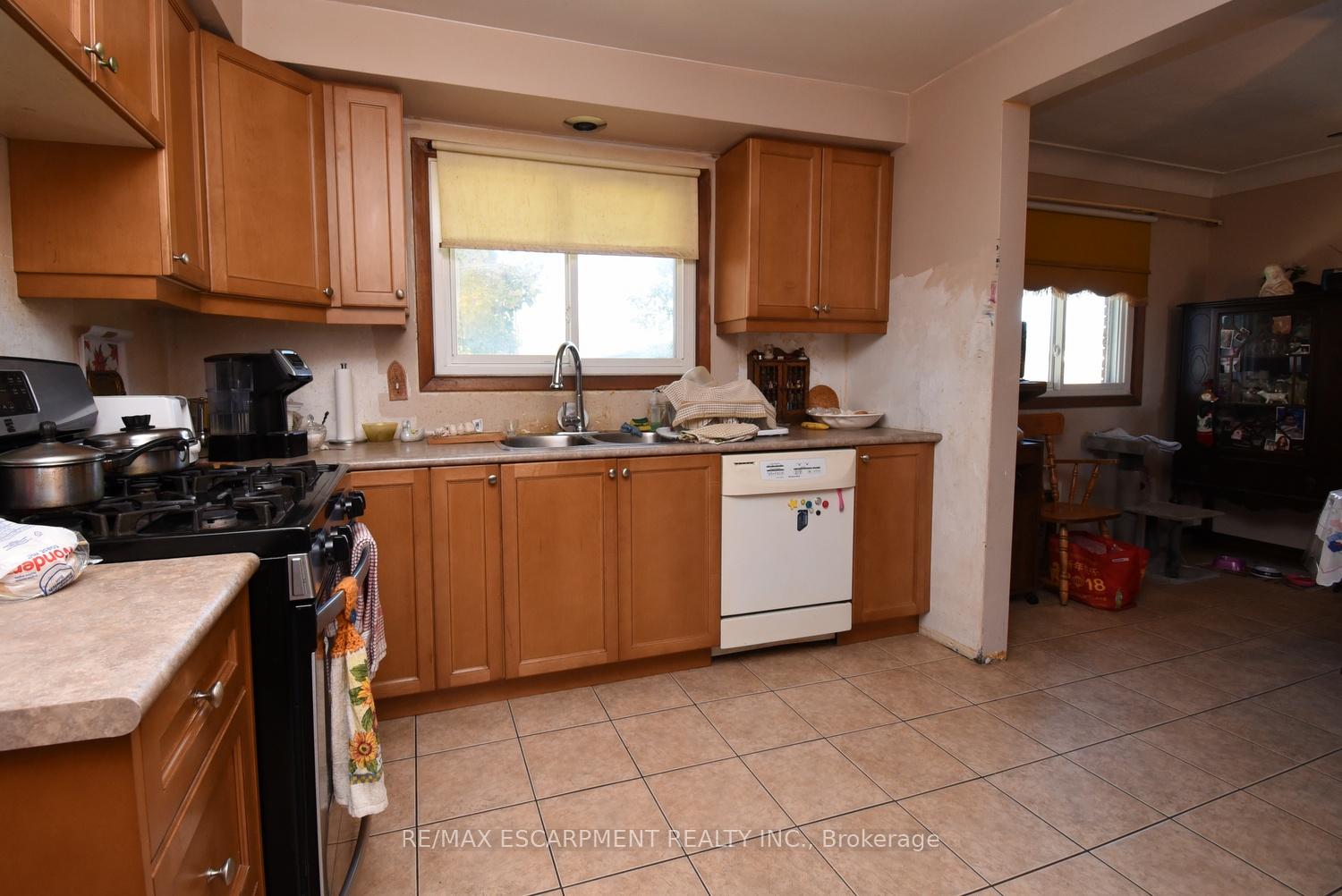 Photo 9 of 152 West 4th Street, Hamilton, Bonnington — HOMEH
