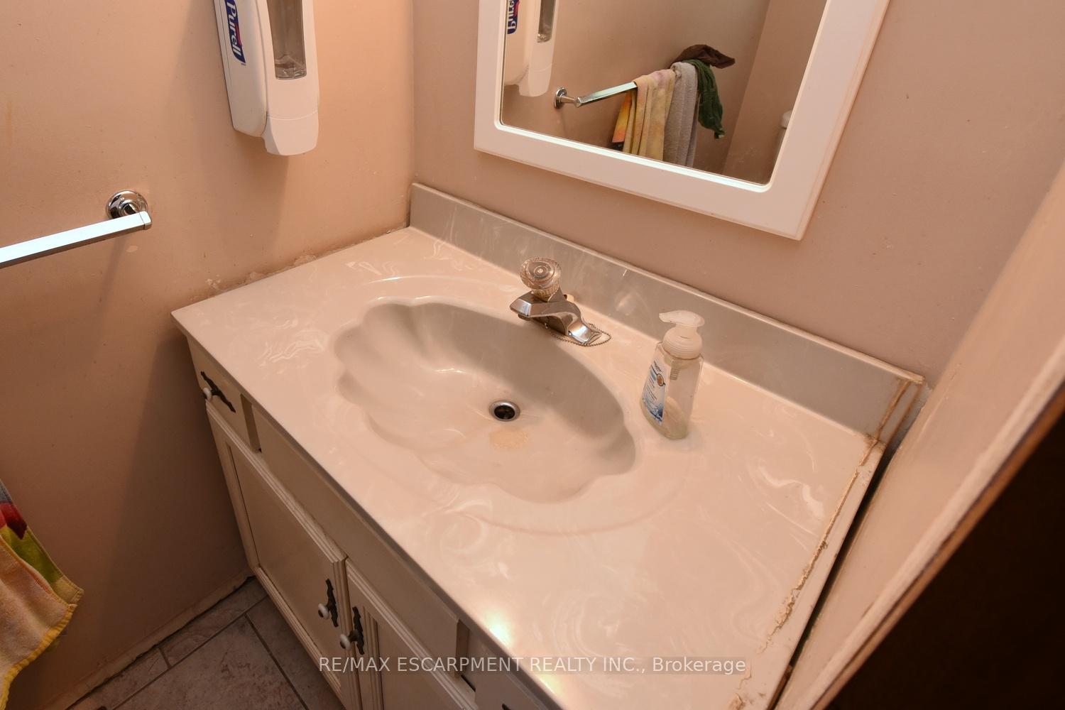 Photo 10 of 152 West 4th Street, Hamilton, Bonnington — HOMEH