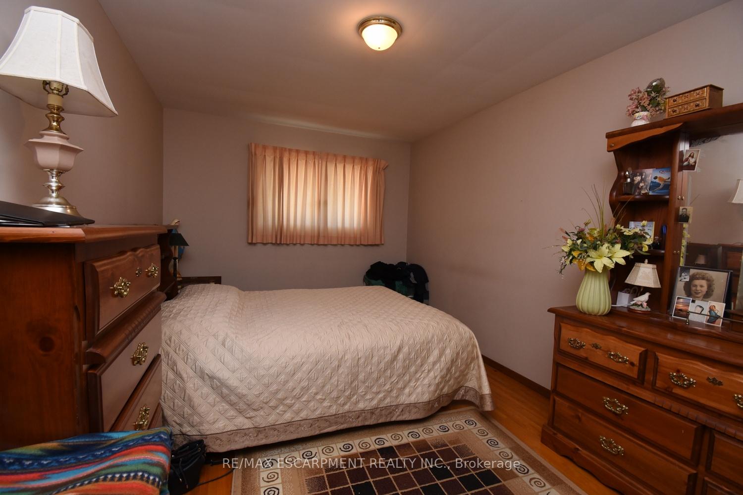 Photo 11 of 152 West 4th Street, Hamilton, Bonnington — HOMEH
