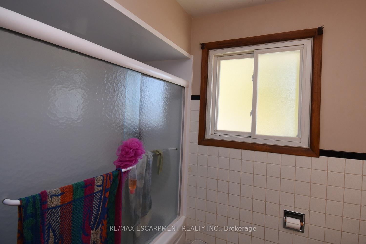 Photo 14 of 152 West 4th Street, Hamilton, Bonnington — HOMEH
