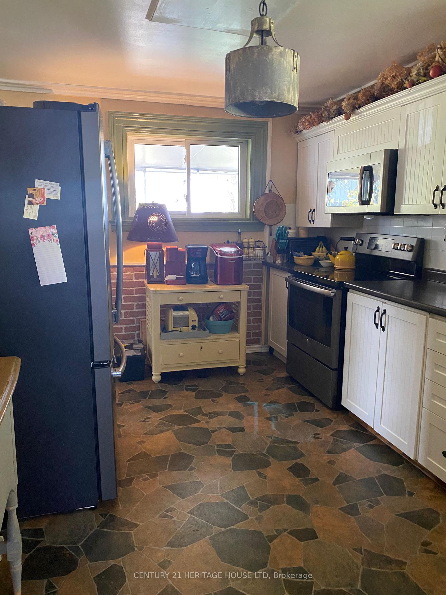 Photo 11 of 78 Forest Avenue, St. Thomas — HOMEH