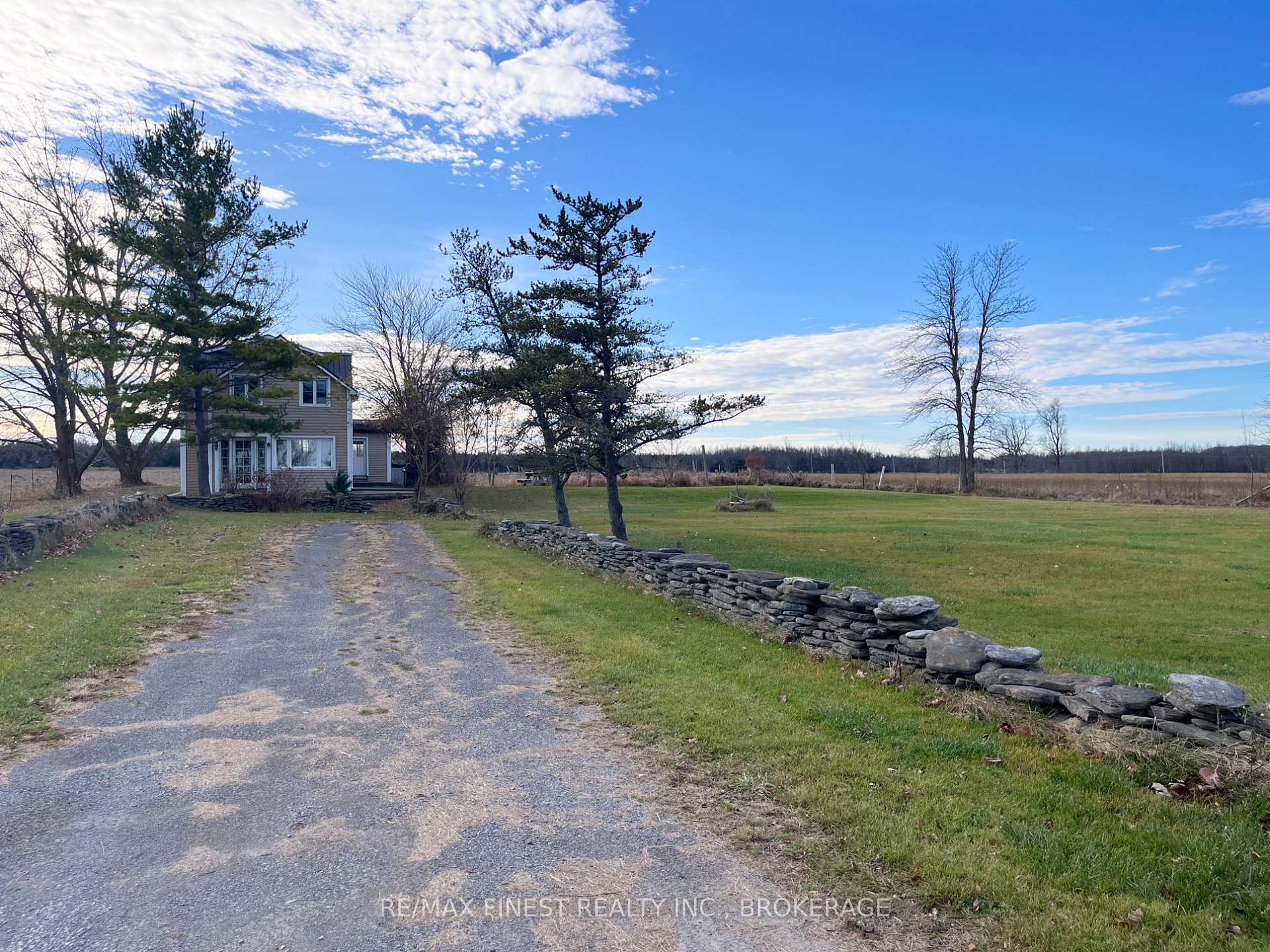 Photo 4 of 11945 Front Road, Frontenac Islands, The Islands — HOMEH