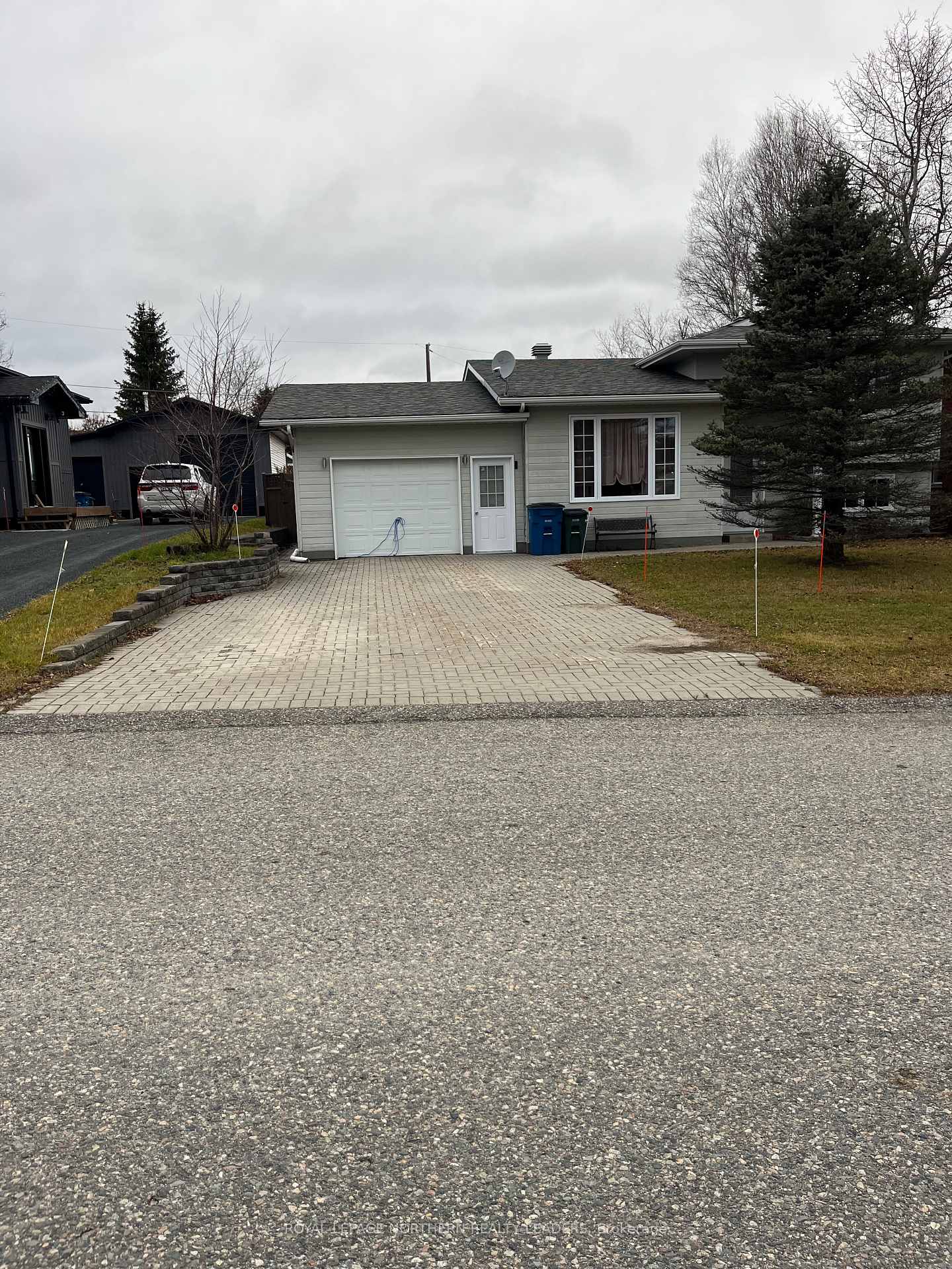 Photo 19 of 37 Algonquin Road, Cochrane — HOMEH