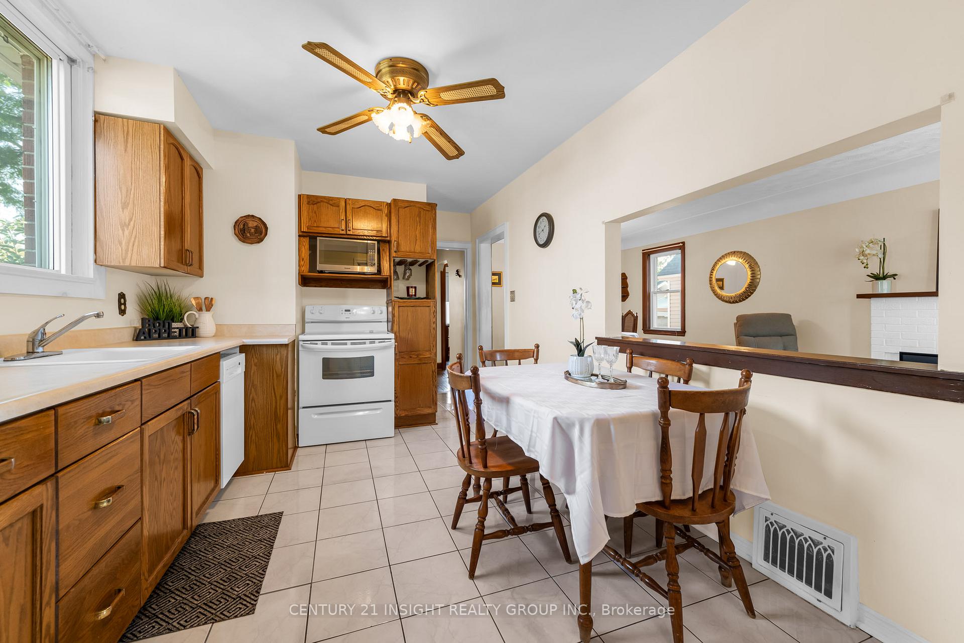 Photo 7 of 155 Walter Avenue S, Hamilton, Glenview — HOMEH