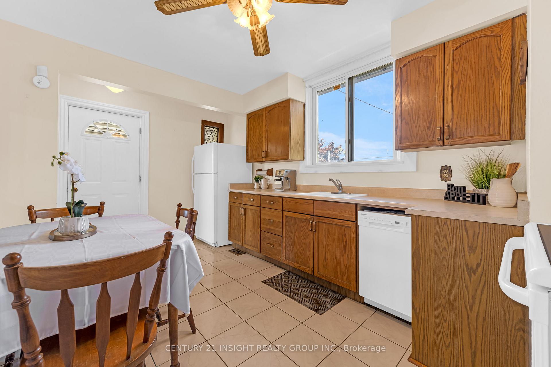 Photo 8 of 155 Walter Avenue S, Hamilton, Glenview — HOMEH