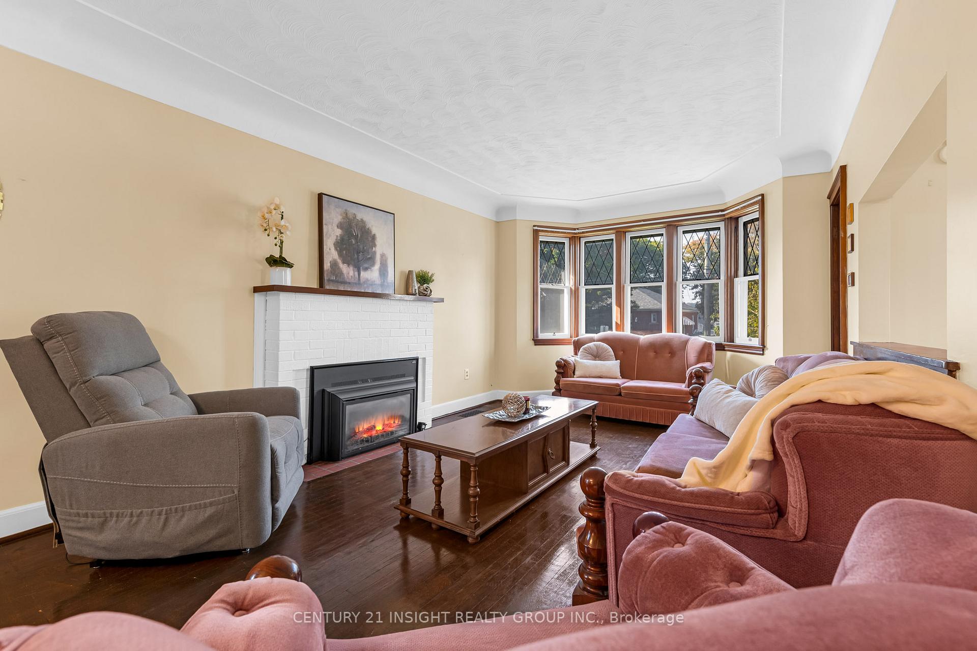 Photo 11 of 155 Walter Avenue S, Hamilton, Glenview — HOMEH
