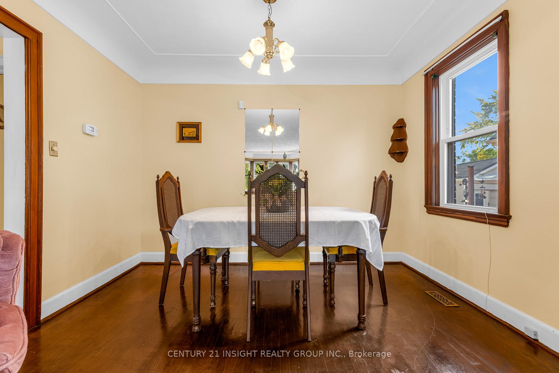 Photo 14 of 155 Walter Avenue S, Hamilton, Glenview — HOMEH