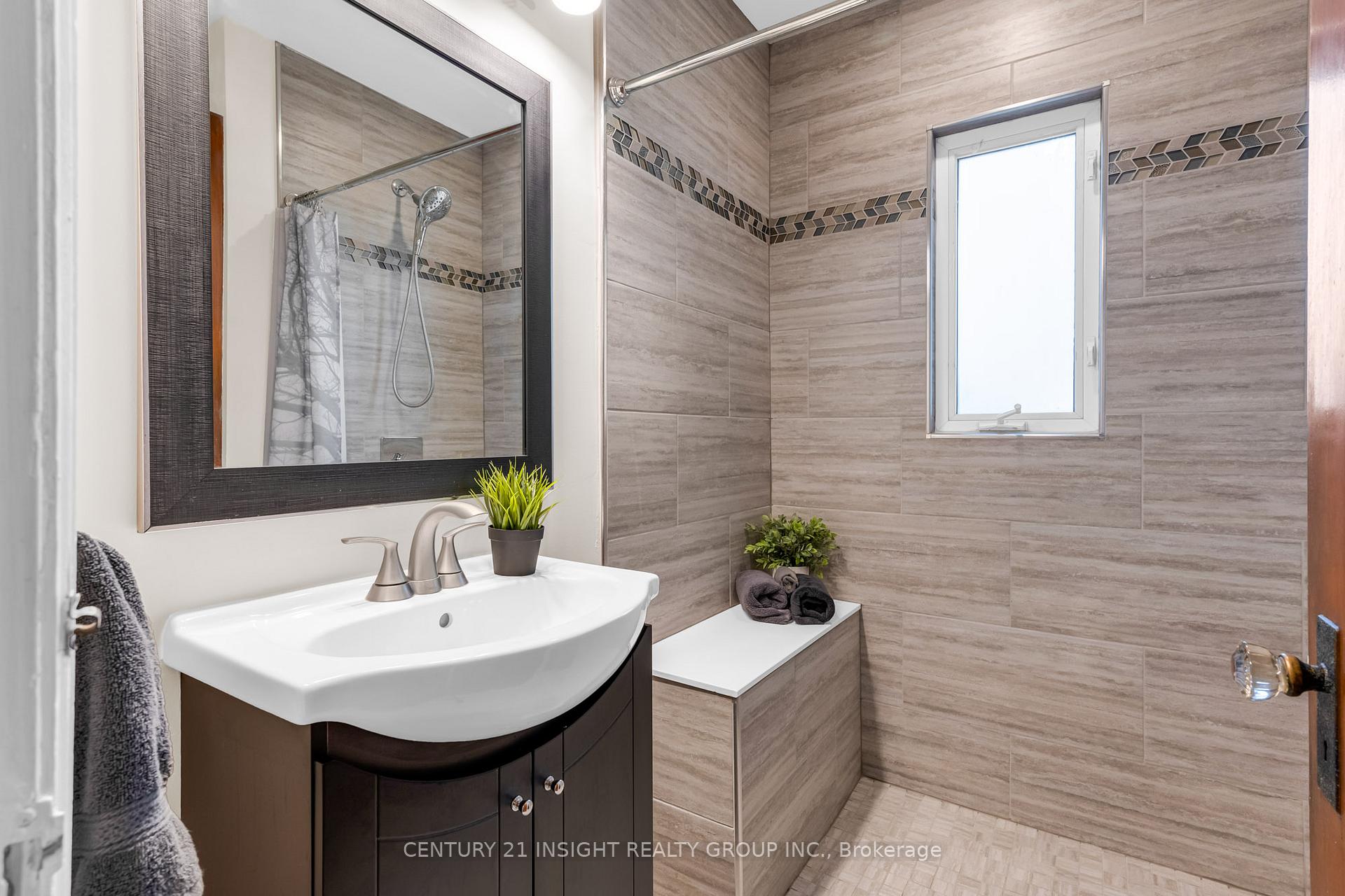 Photo 15 of 155 Walter Avenue S, Hamilton, Glenview — HOMEH