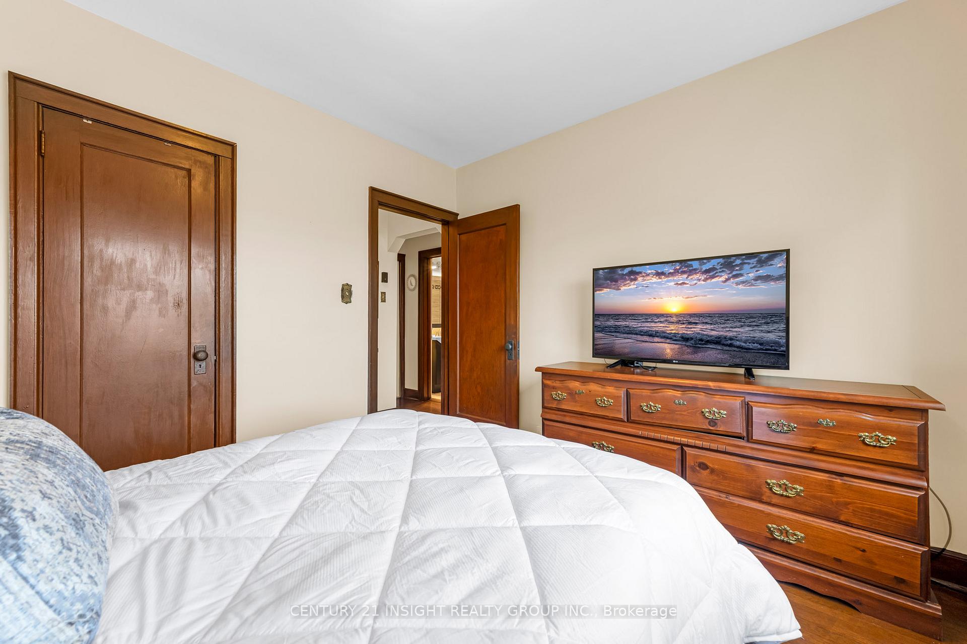 Photo 18 of 155 Walter Avenue S, Hamilton, Glenview — HOMEH