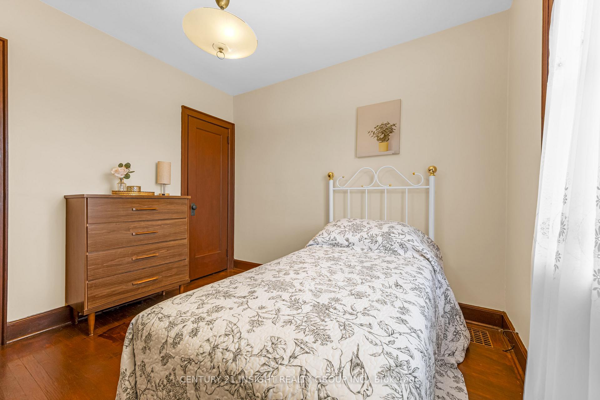 Photo 20 of 155 Walter Avenue S, Hamilton, Glenview — HOMEH