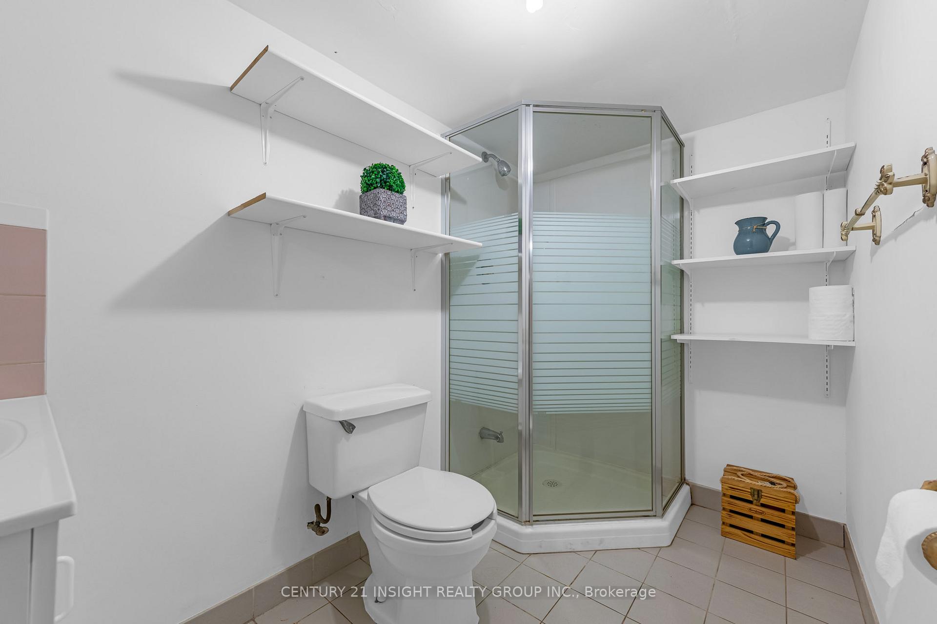 Photo 23 of 155 Walter Avenue S, Hamilton, Glenview — HOMEH