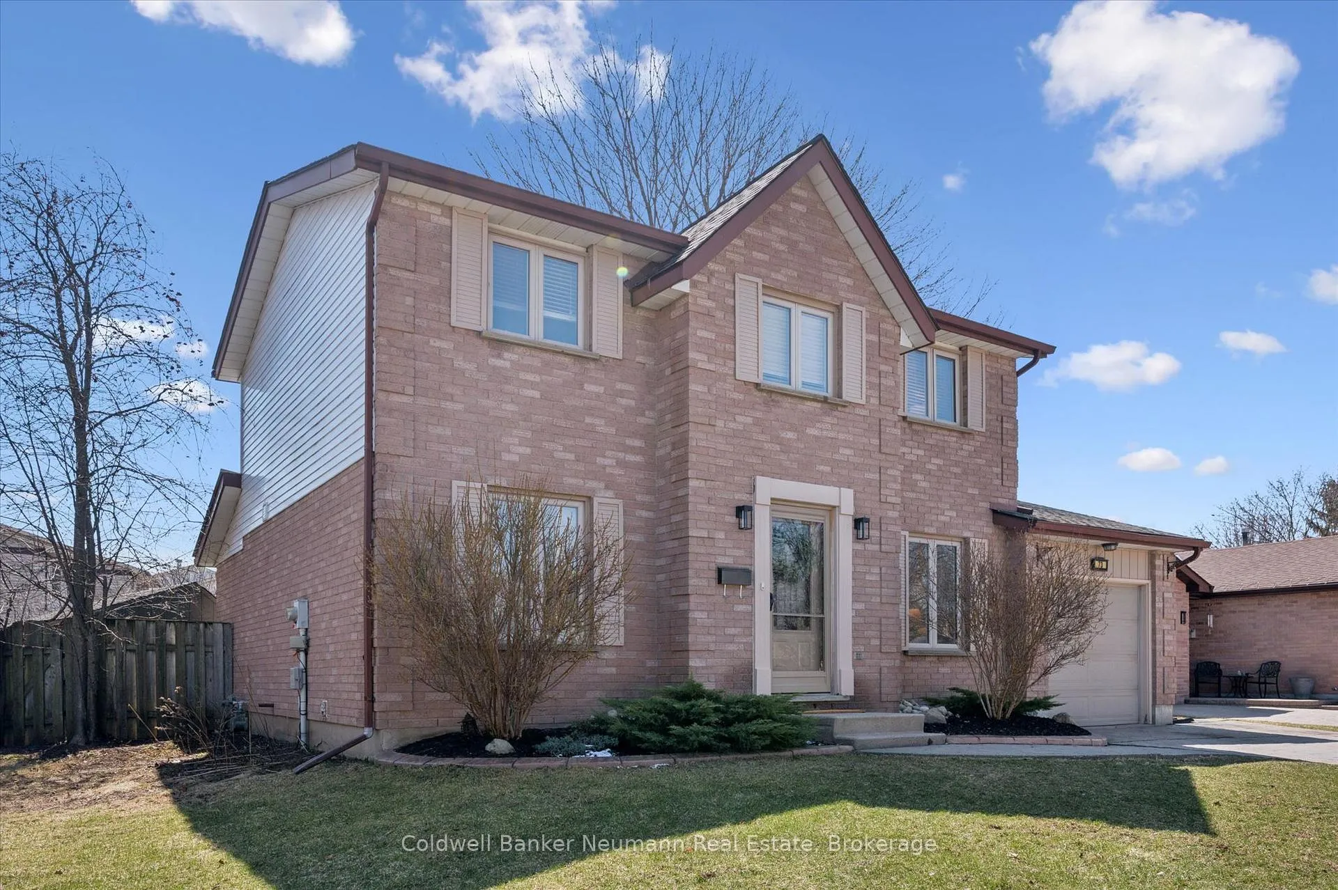 Photo 2 of 73 Pathfinder Crescent, Kitchener, Pioneer Park — HOMEH