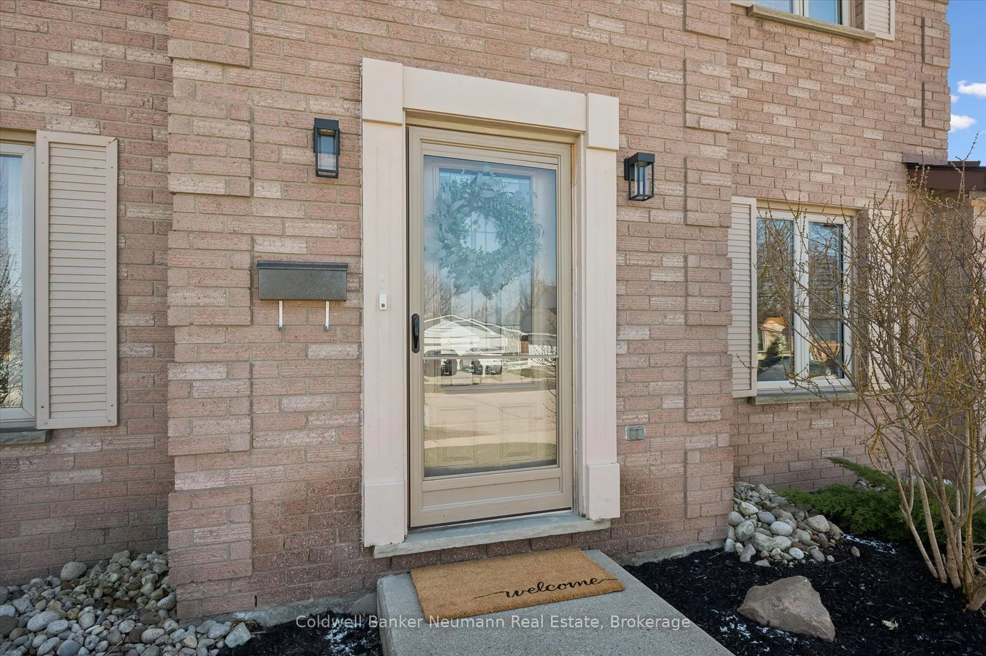 Photo 3 of 73 Pathfinder Crescent, Kitchener, Pioneer Park — HOMEH