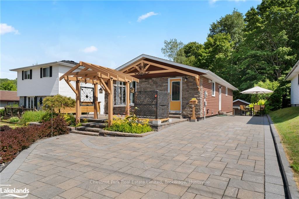 Photo 1 of 20 Colwill Drive, Elliot Lake — HOMEH