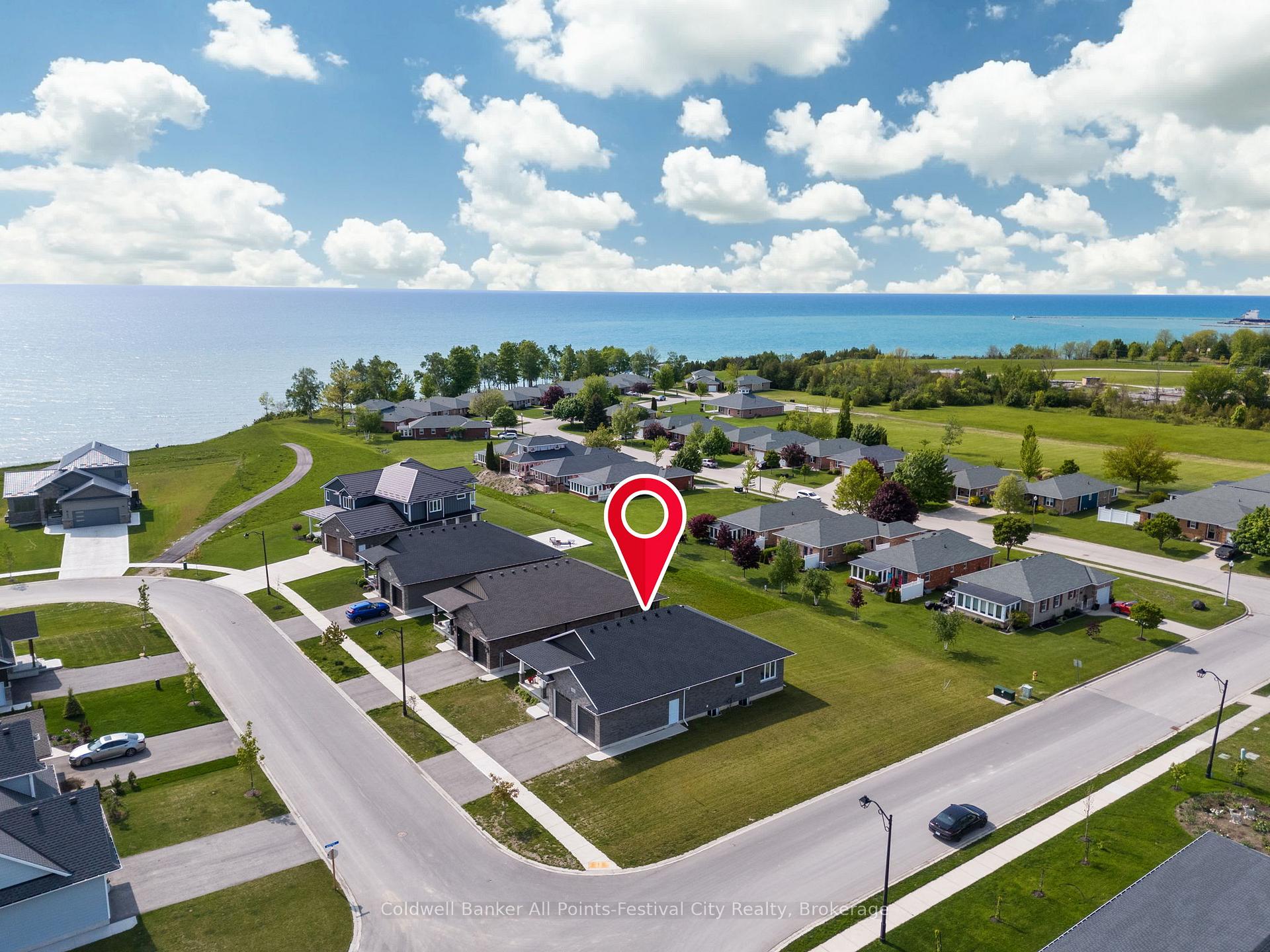 Photo 4 of 432 Coast Drive S, Goderich, Goderich (Town) — HOMEH