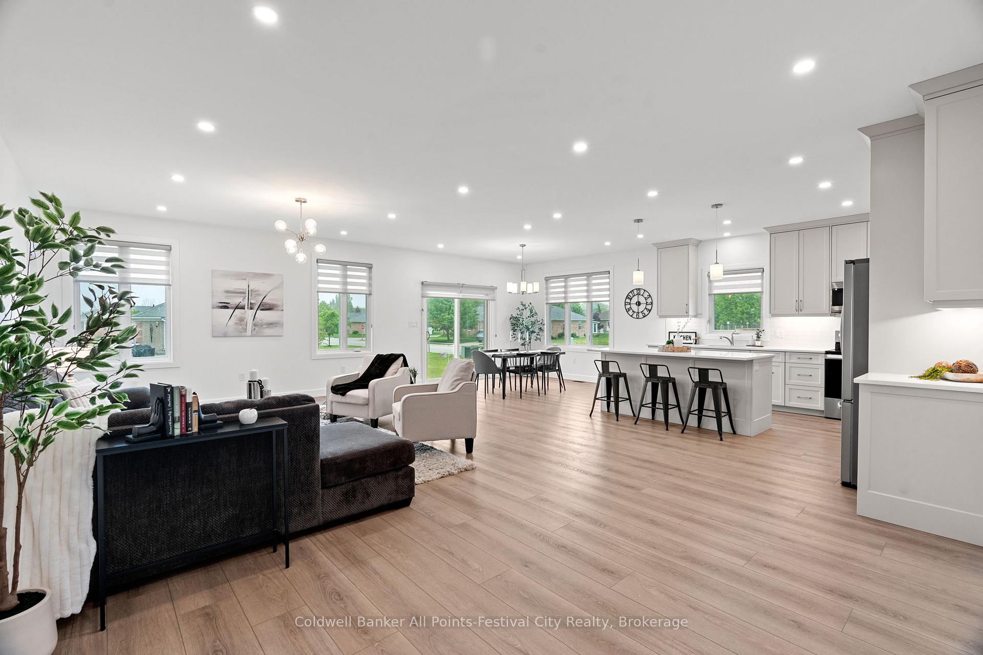 Photo 14 of 432 Coast Drive S, Goderich, Goderich (Town) — HOMEH