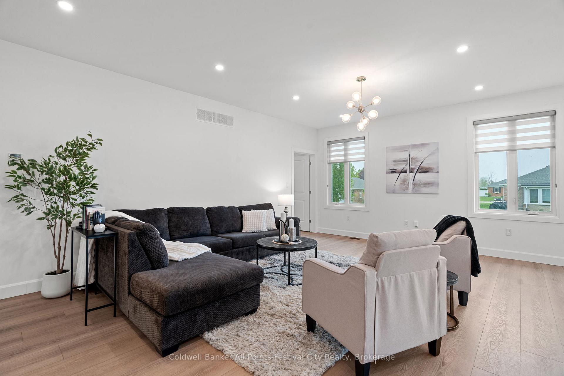 Photo 16 of 432 Coast Drive S, Goderich, Goderich (Town) — HOMEH