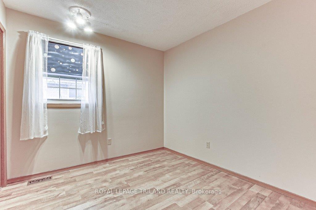 Photo 11 of 7 Ripley Lane, St. Thomas — HOMEH