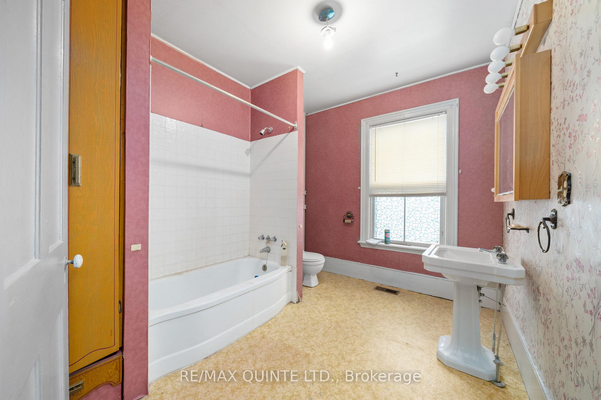 Photo 30 of 221 Coleman Street, Belleville, Belleville Ward — HOMEH
