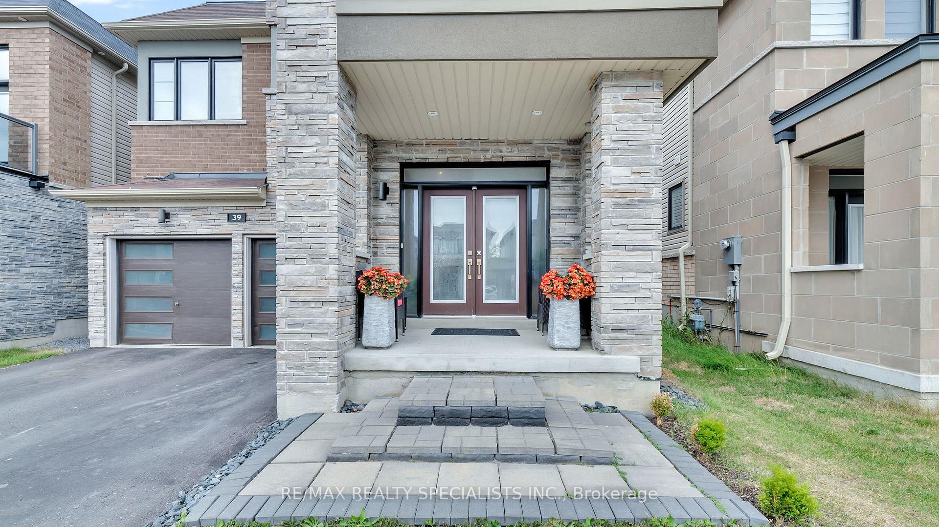 Photo 1 of 39 Larkin Lane, Clarington, Bowmanville — HOMEH