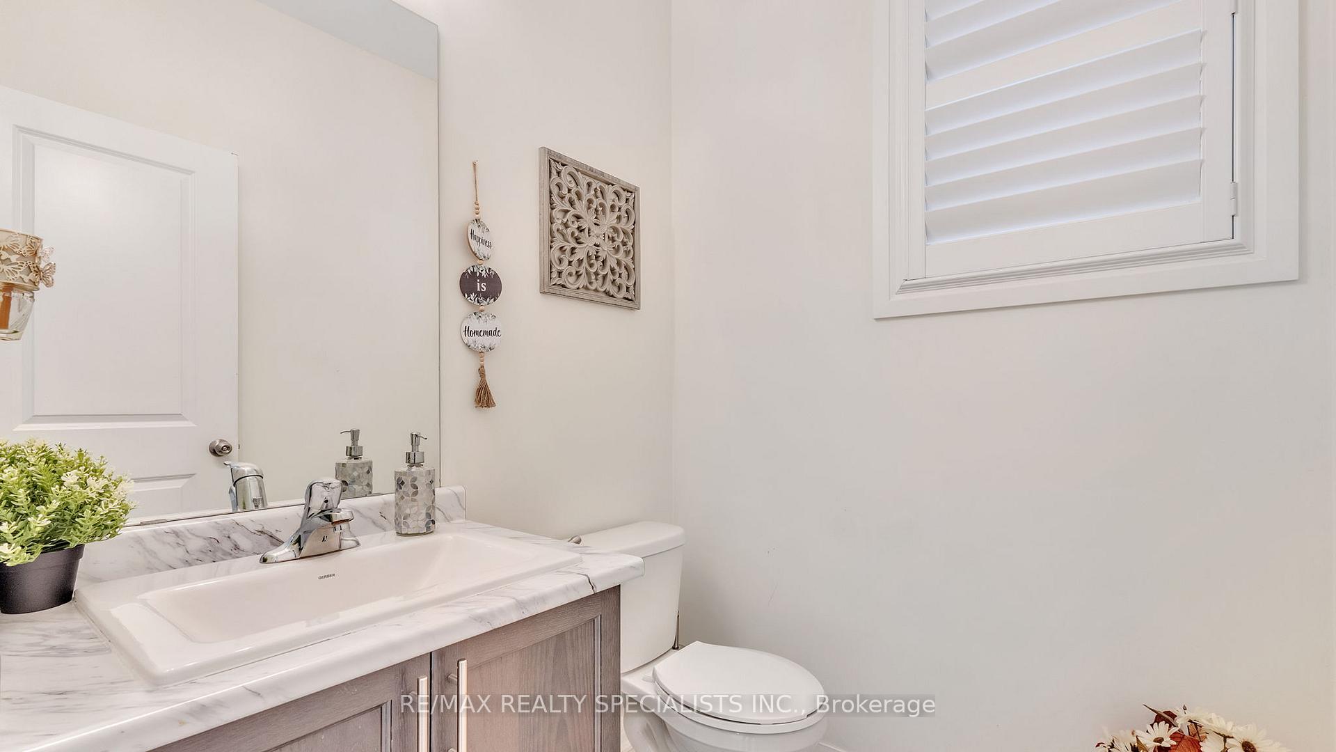 Photo 7 of 39 Larkin Lane, Clarington, Bowmanville — HOMEH