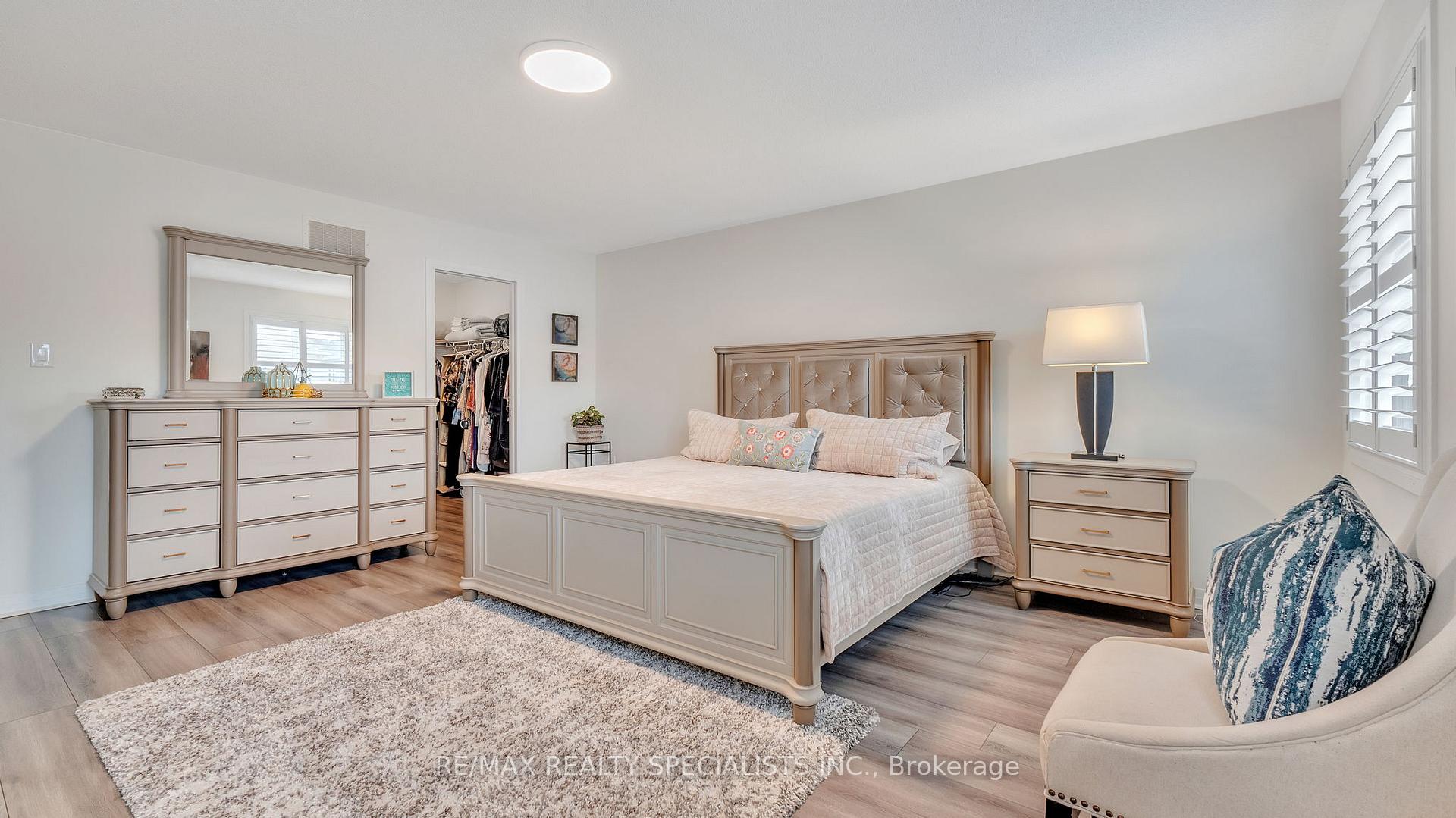 Photo 8 of 39 Larkin Lane, Clarington, Bowmanville — HOMEH