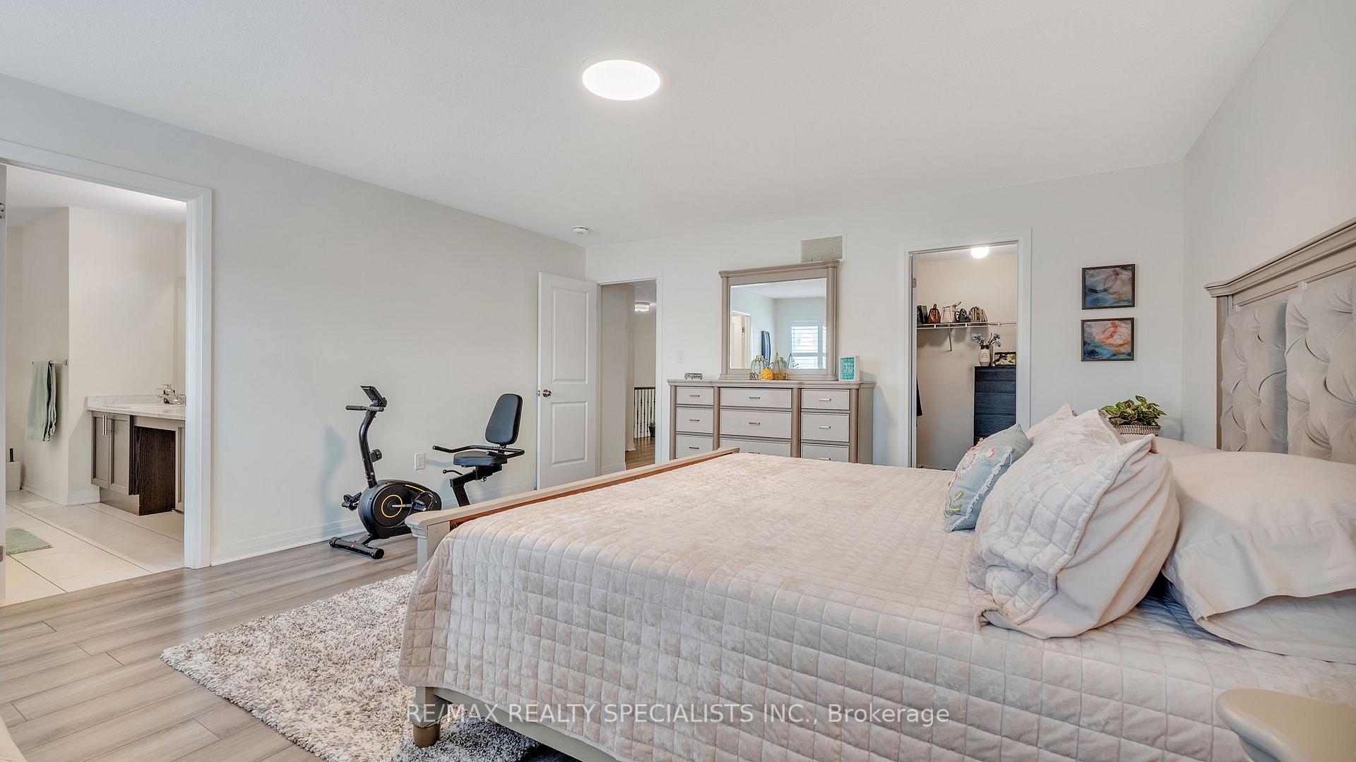 Photo 9 of 39 Larkin Lane, Clarington, Bowmanville — HOMEH