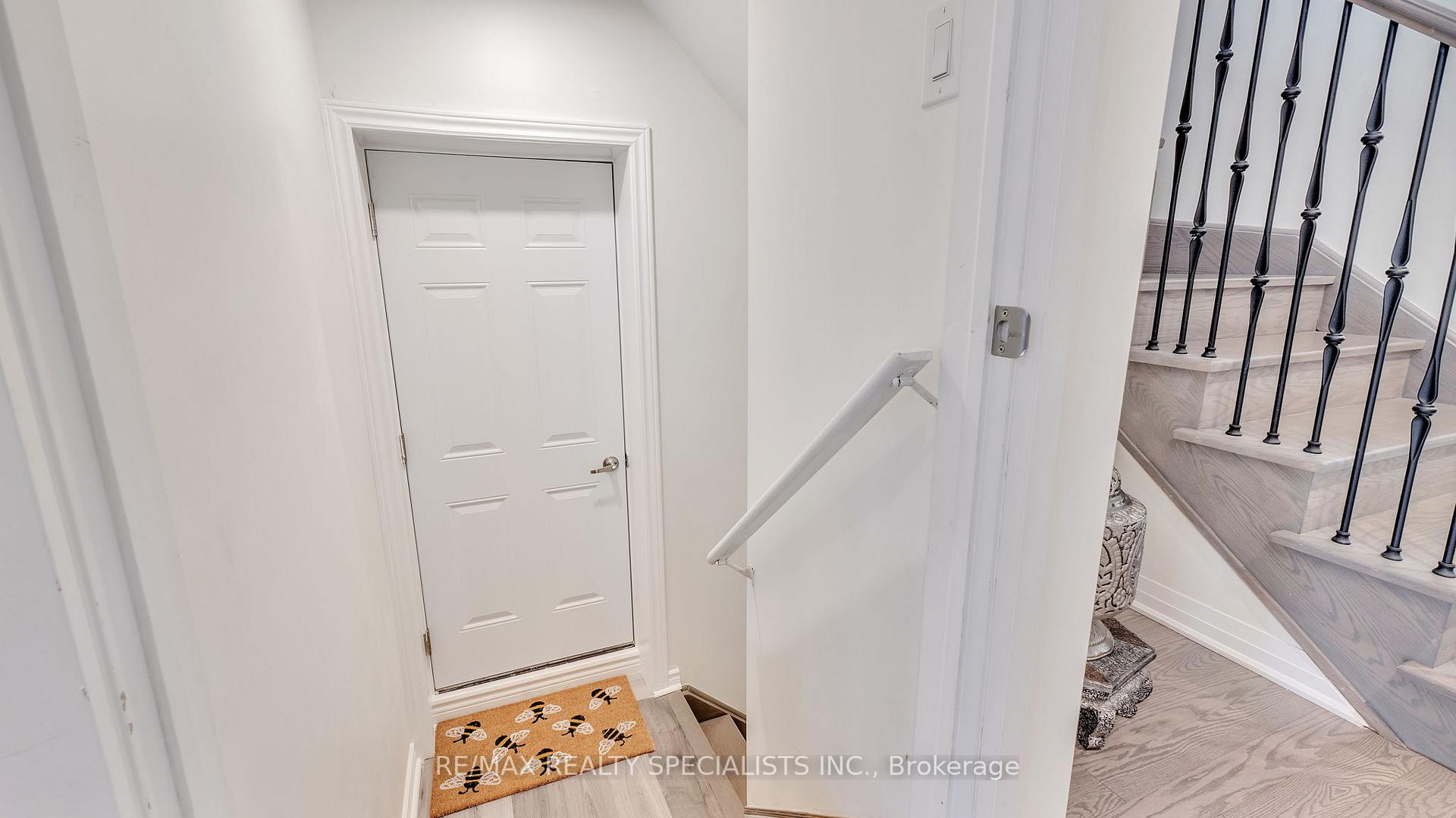 Photo 10 of 39 Larkin Lane, Clarington, Bowmanville — HOMEH